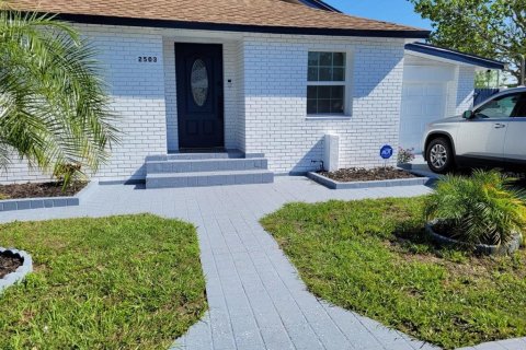 House in Tampa, Florida 3 bedrooms, 166.95 sq.m. № 1361213 - photo 1