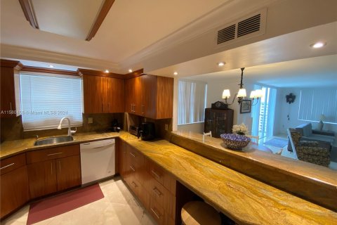 Condo in Aventura, Florida, 2 bedrooms  № 1160603 - photo 8