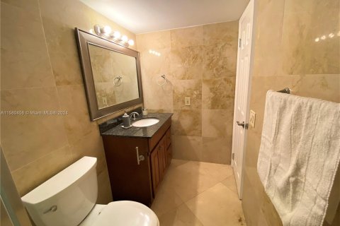 Condo in Aventura, Florida, 2 bedrooms  № 1160603 - photo 26