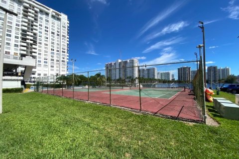 Condo in Aventura, Florida, 2 bedrooms  № 1160603 - photo 30