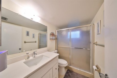 Condo in Saint Petersburg, Florida, 2 bedrooms  № 1369968 - photo 15