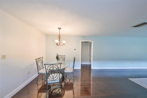 Condo in Saint Petersburg, Florida, 2 bedrooms  № 1369968 - photo 7