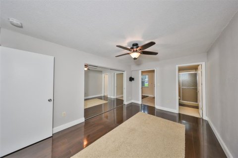 Condo in Saint Petersburg, Florida, 2 bedrooms  № 1369968 - photo 13