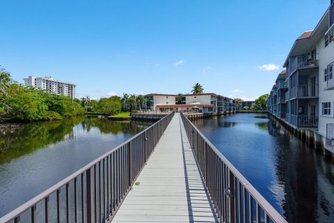 Condo in Fort Lauderdale, Florida, 2 bedrooms  № 1168483 - photo 11