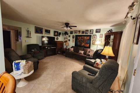 Купить кондоминиум в Лодердейл-Лейкс, Флорида 2 спальни, 85.66м2, № 823016 - фото 16