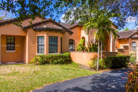 Villa ou maison à vendre à Palmetto Bay, Floride: 4 chambres, 281.87 m2 № 1176204 - photo 2