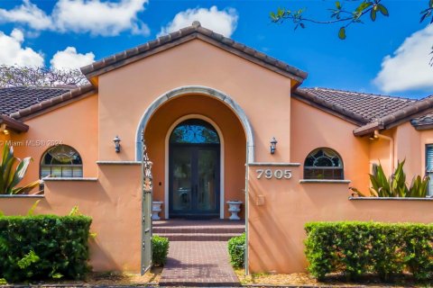 Villa ou maison à vendre à Palmetto Bay, Floride: 4 chambres, 281.87 m2 № 1176204 - photo 1