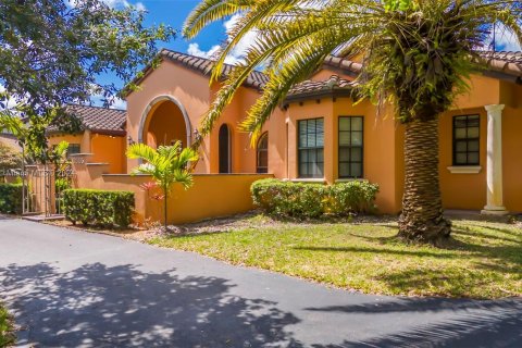 Villa ou maison à vendre à Palmetto Bay, Floride: 4 chambres, 281.87 m2 № 1176204 - photo 3