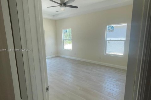 Casa en venta en Lehigh Acres, Florida, 3 dormitorios № 829761 - foto 5
