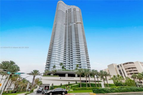 Condo in Sunny Isles Beach, Florida, 4 bedrooms  № 1295085 - photo 1