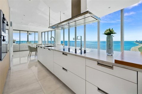 Condo in Sunny Isles Beach, Florida, 4 bedrooms  № 1295085 - photo 13