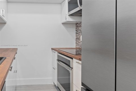 Condo in Miami Beach, Florida, 1 bedroom  № 1295133 - photo 7