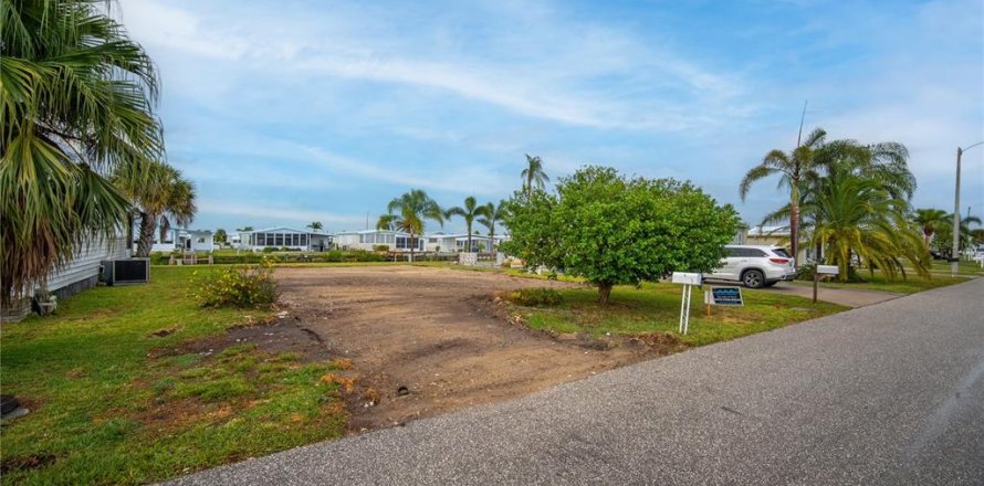 Land in North Port, Florida № 621286