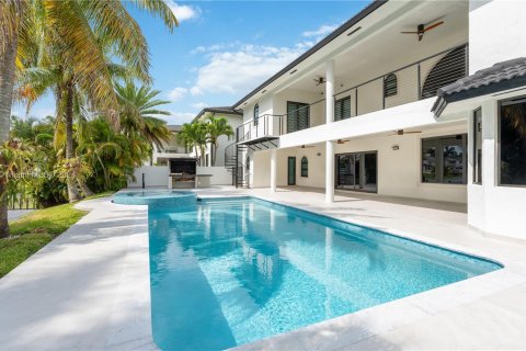 Villa ou maison à vendre à Miami Lakes, Floride: 5 chambres, 348.29 m2 № 1185960 - photo 9