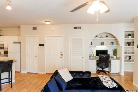 Condo in Orlando, Florida, 1 bedroom  № 1317364 - photo 12