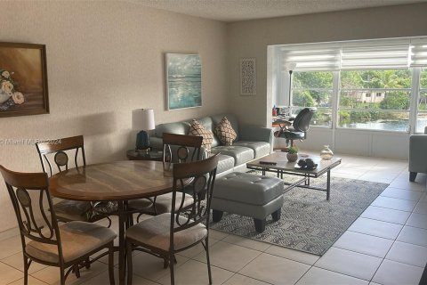 Condo in Sunrise, Florida, 2 bedrooms  № 1332040 - photo 2