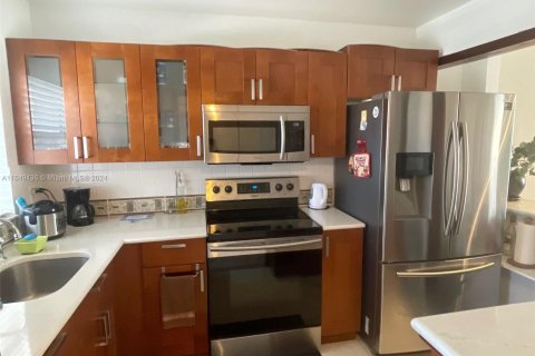 Condo in Sunrise, Florida, 2 bedrooms  № 1332040 - photo 3