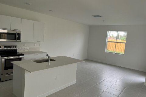 Casa en alquiler en Miami, Florida, 3 dormitorios, 150.87 m2 № 1345011 - foto 10