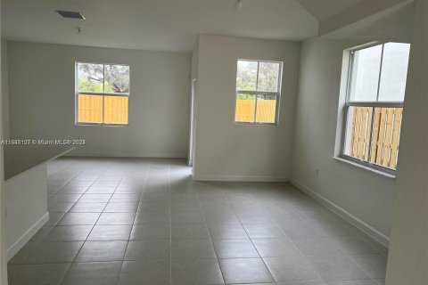 House in Miami, Florida 3 bedrooms, 150.87 sq.m. № 1345011 - photo 9