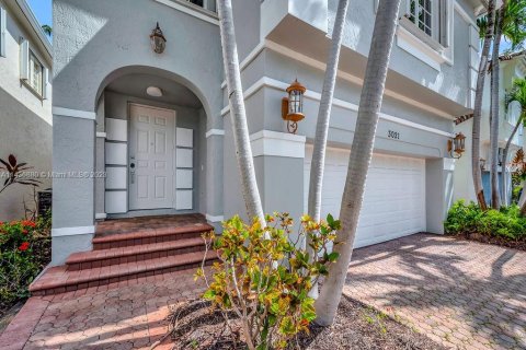 Villa ou maison à vendre à Aventura, Floride: 3 chambres, 215.07 m2 № 670123 - photo 2