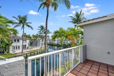 Villa ou maison à vendre à Aventura, Floride: 3 chambres, 215.07 m2 № 670123 - photo 13