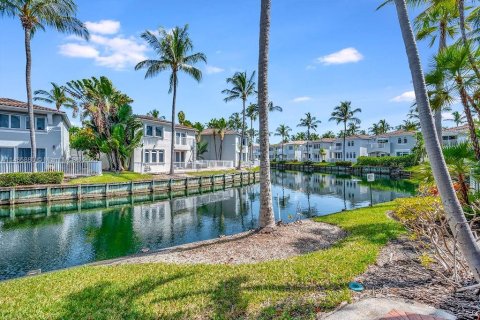 Villa ou maison à vendre à Aventura, Floride: 3 chambres, 215.07 m2 № 670123 - photo 9
