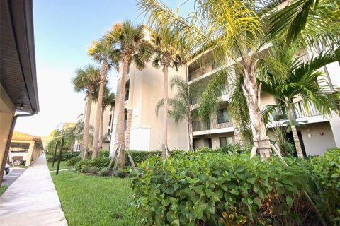 Condo in Bradenton, Florida, 2 bedrooms in LAKEWOOD NATIONAL  № 743146 - photo 22