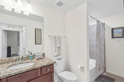 Condo in Bradenton, Florida, 2 bedrooms in LAKEWOOD NATIONAL  № 743146 - photo 20