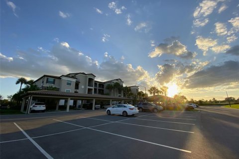 Condo in Bradenton, Florida, 2 bedrooms in LAKEWOOD NATIONAL  № 743146 - photo 23