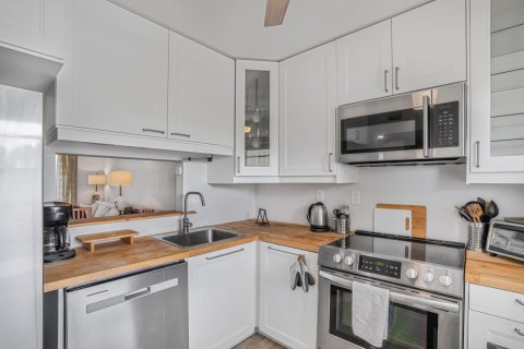 Condo in Lauderdale Lakes, Florida, 1 bedroom  № 1231445 - photo 18