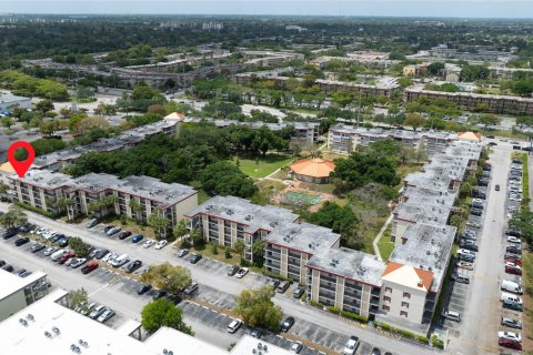 Condo in Lauderdale Lakes, Florida, 1 bedroom  № 1231445 - photo 2