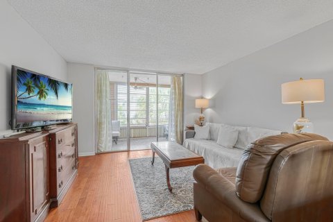 Condo in Lauderdale Lakes, Florida, 1 bedroom  № 1231445 - photo 16