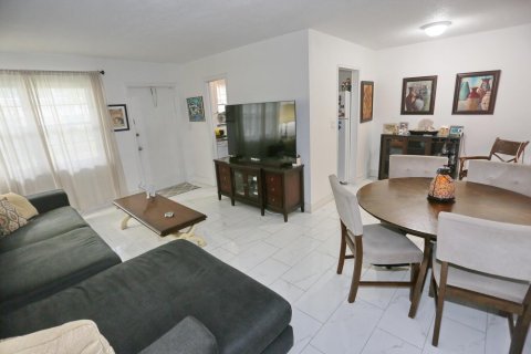 Condominio en venta en Hollywood, Florida, 1 dormitorio, 57.6 m2 № 890452 - foto 11