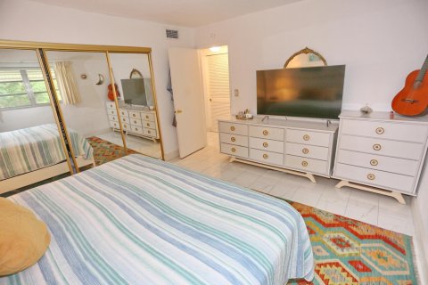 Condo in Hollywood, Florida, 1 bedroom  № 890452 - photo 28