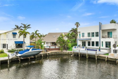 House in Highland Beach, Florida 4 bedrooms, 323.67 sq.m. № 1103859 - photo 5