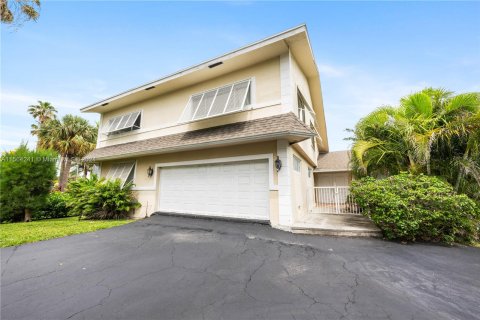 Villa ou maison à vendre à Highland Beach, Floride: 4 chambres, 323.67 m2 № 1103859 - photo 1