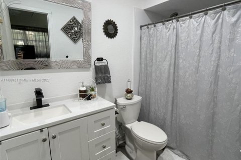 Condominio en venta en Lauderdale Lakes, Florida, 2 dormitorios, 87.7 m2 № 883207 - foto 9