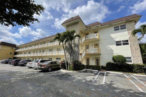 Condominio en venta en Lauderdale Lakes, Florida, 2 dormitorios, 87.7 m2 № 883207 - foto 2