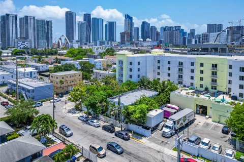 Propiedad comercial en venta en Miami, Florida № 1178720 - foto 11