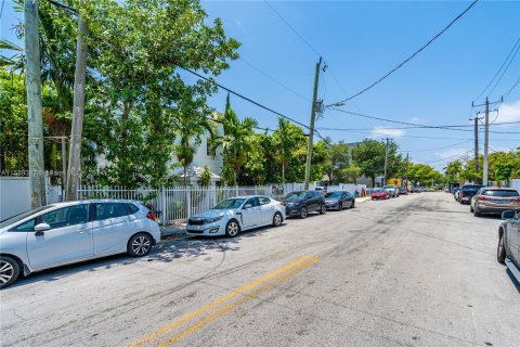 Propiedad comercial en venta en Miami, Florida № 1178720 - foto 12