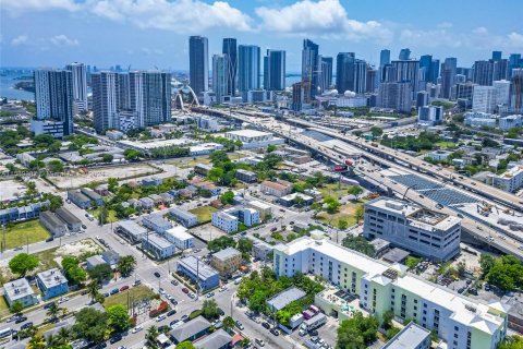 Propiedad comercial en venta en Miami, Florida № 1178720 - foto 4