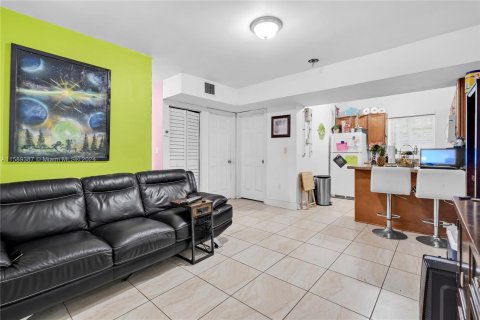 Propiedad comercial en venta en Miami, Florida № 1178720 - foto 27