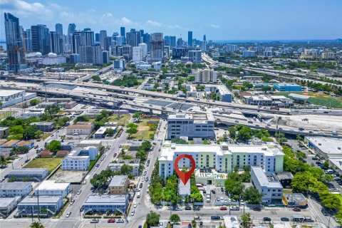 Propiedad comercial en venta en Miami, Florida № 1178720 - foto 1