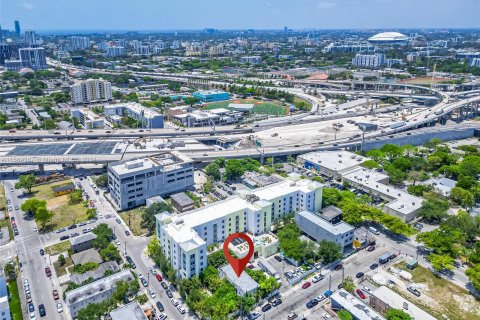 Propiedad comercial en venta en Miami, Florida № 1178720 - foto 9