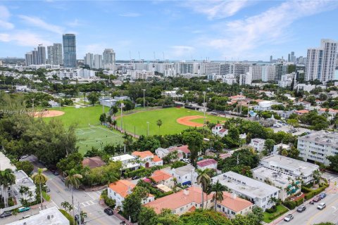 Condo in Miami Beach, Florida, 1 bedroom  № 1333012 - photo 27