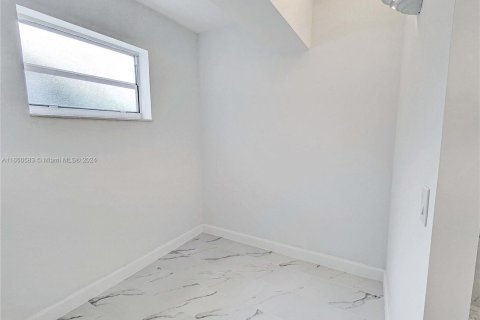 Condo in Miami Beach, Florida, 1 bedroom  № 1333012 - photo 18