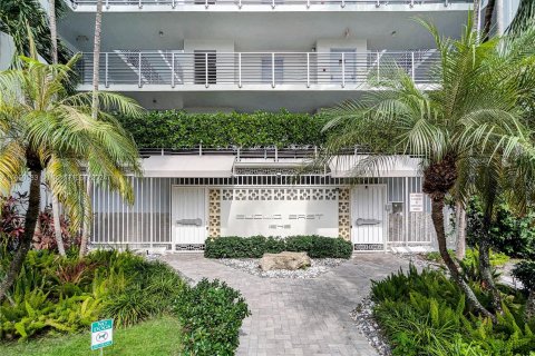 Condominio en venta en Miami Beach, Florida, 1 dormitorio, 66.33 m2 № 1333012 - foto 1