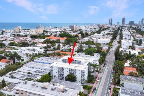 Condo in Miami Beach, Florida, 1 bedroom  № 1333012 - photo 26