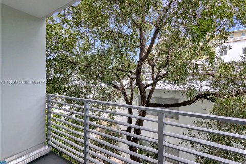 Condo in Miami Beach, Florida, 1 bedroom  № 1333012 - photo 14