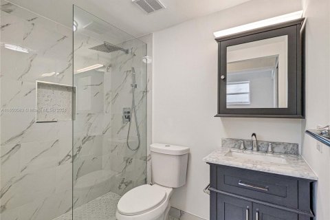 Condo in Miami Beach, Florida, 1 bedroom  № 1333012 - photo 15